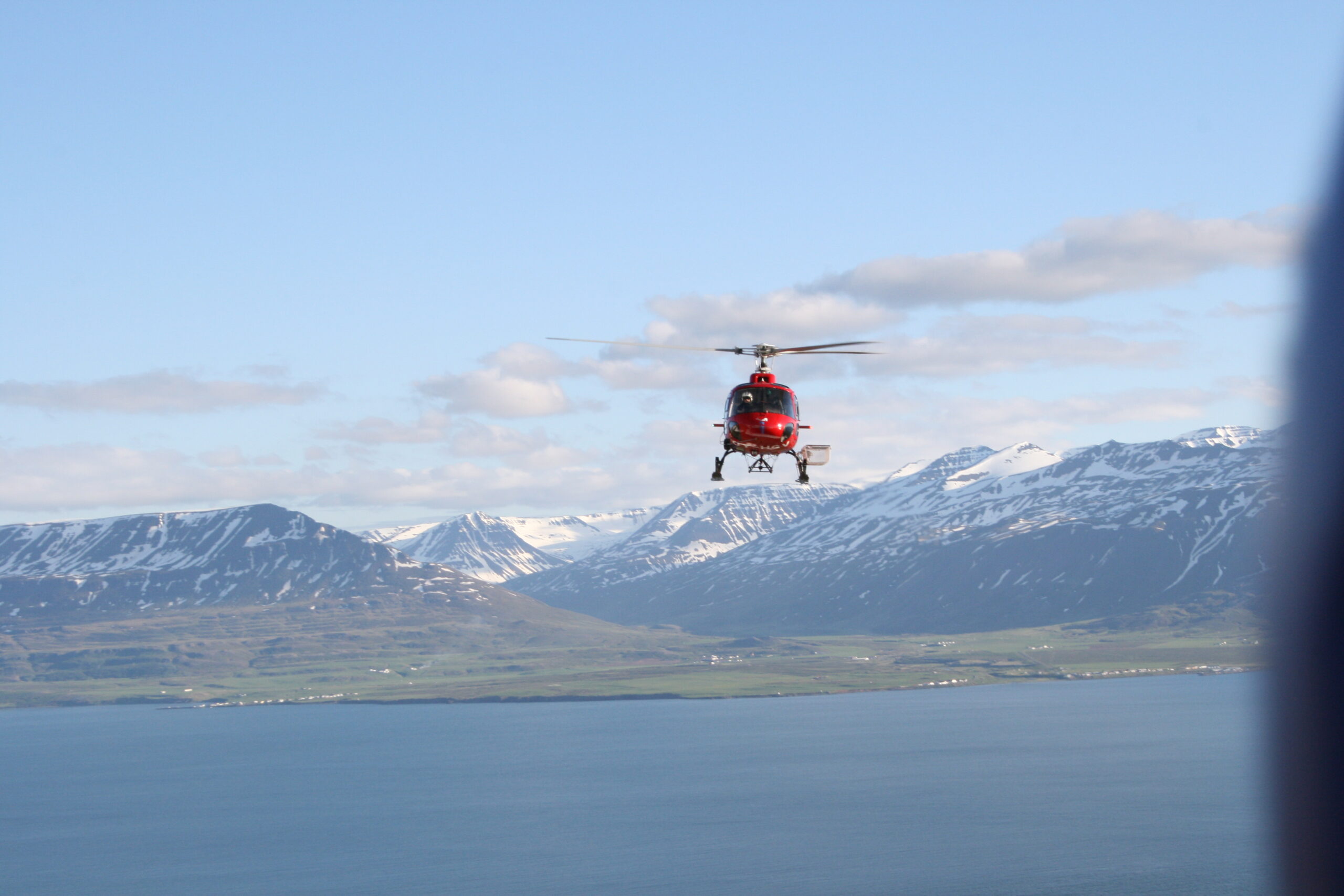 Heliski Islandia-helicóptero en vuelo