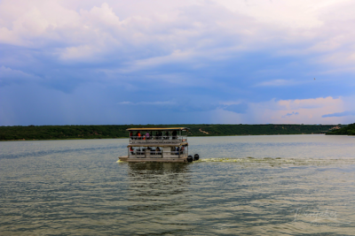 Twin Lakes Safari Lodge - lake boat