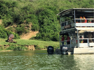 Uganda con Miquel Llorente - canal de Kazinga