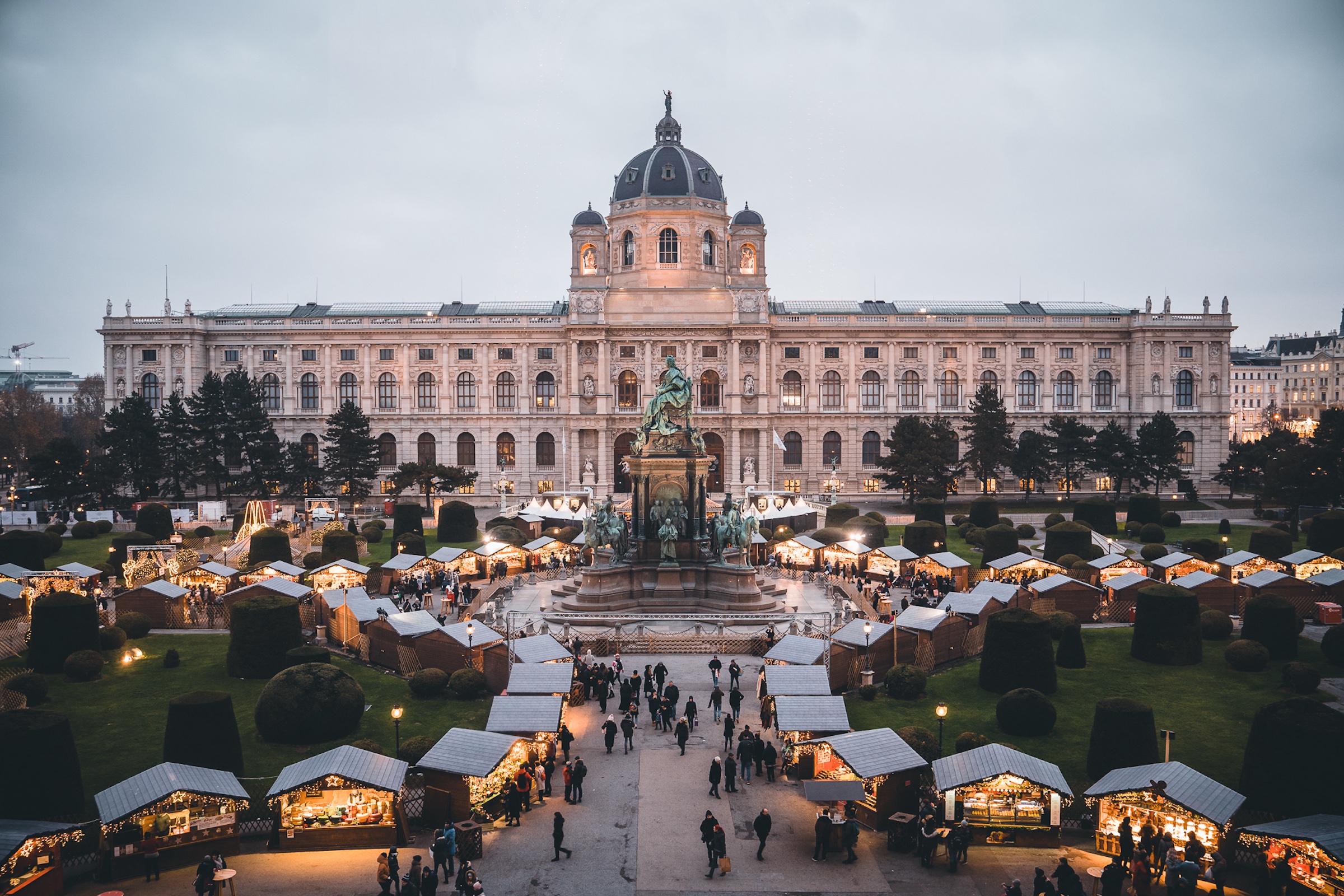 00000103344_Christkindlmarkt-vor-dem-Kunsthistorisches-Museum-Wien_Oesterreich-Werbung_Christian-Kremser